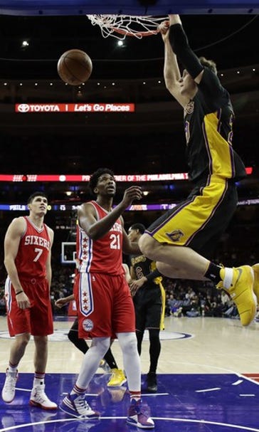 Randle, Lakers beat 76ers to snap eight-game skid (Dec 16, 2016)